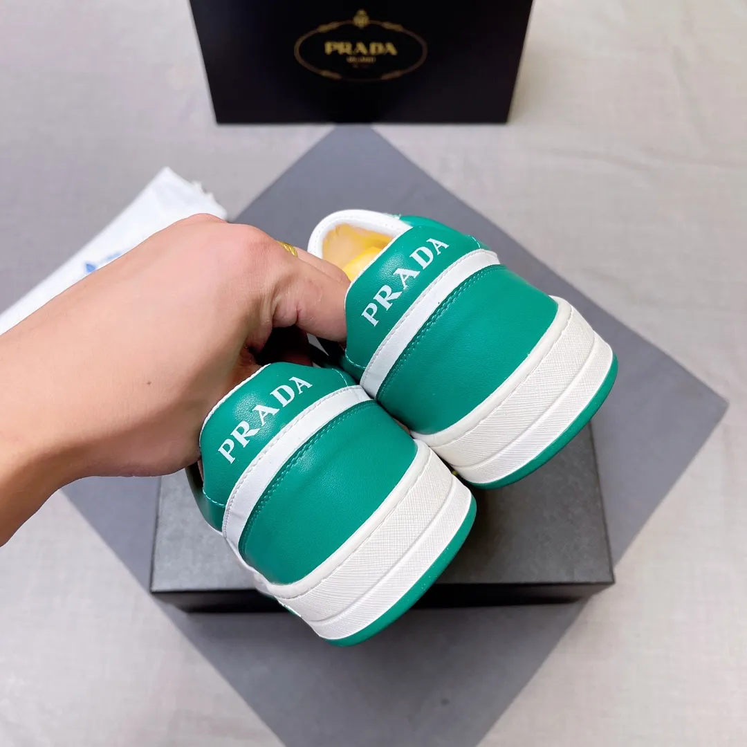 P380 Prada Prada's new men's leather sneakers, the highest version on the market, any comparison is welcome🆚! The original leather has excellent texture and is super high-end! Fetal sheep net lining imported from Italy, removable pad! Luxurious materials and fine workmanship, highly recommended! Code number 38-45 No. 058